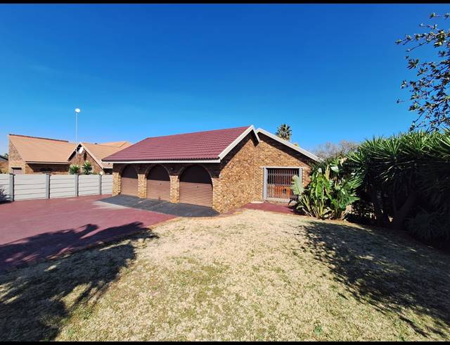 3 BEDROOM HOUSE FOR SALE IN VANDERBIJLPARK SE 3